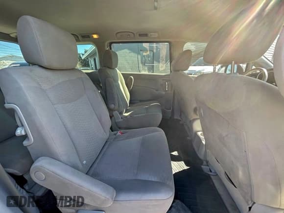 ✅ 2014 Nissan Quest SV • VIN: JN8AE2KP3E9101746 • Lot: 96958485. Wystawiony na Copart z przebiegiem 191 118 mil. Bezpłatny archiwum sprzedaży aukcyjnych z USA i szczegółowy raport historii pojazdu na DreamBid. Zdjęcie 6.