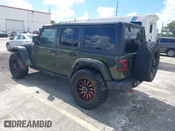 ✅ 2021 Jeep Wrangler Unlimited Rubicon • VIN: 1C4HJXFG6MW599051 • Lot: 42965919. Wystawiony na IAAI z przebiegiem Nie podano. Bezpłatny archiwum sprzedaży aukcyjnych z USA i szczegółowy raport historii pojazdu na DreamBid. Zdjęcie 3.