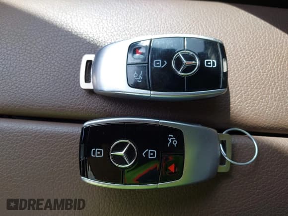 ✅ 2020 Mercedes-Benz E 350 • VIN: WDDZF8DB0LA747117 • Lot: 43594378. Wystawiony na IAAI z przebiegiem 93 395 mil. Bezpłatny archiwum sprzedaży aukcyjnych z USA i szczegółowy raport historii pojazdu na DreamBid. Zdjęcie 11.