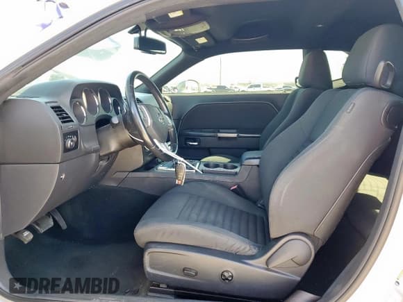 ✅ 2012 Dodge Challenger R/T Plus • VIN: 2C3CDYBTXCH158003 • Lot: 47183605. Wystawiony na Copart z przebiegiem Nie podano. Bezpłatny archiwum sprzedaży aukcyjnych z USA i szczegółowy raport historii pojazdu na DreamBid. Zdjęcie 7.