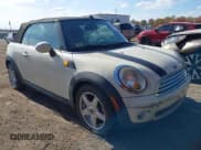 ✅ 2010 MINI Convertible • VIN: WMWMR3C59ATU97806 • Lot: 43558998. Wystawiony na IAAI z przebiegiem Nie podano. Bezpłatny archiwum sprzedaży aukcyjnych z USA i szczegółowy raport historii pojazdu na DreamBid. Zdjęcie 1.