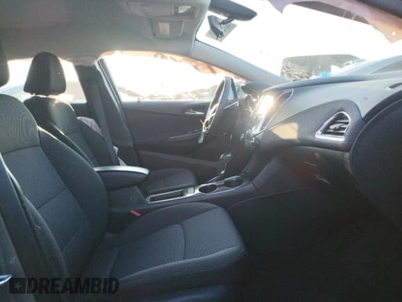 ✅ 2018 Chevrolet Cruze LT • VIN: 1G1BE5SM5J7210179 • Lot: 55759482. Listed on Copart with 53,919 mi. Free auction sales archive from the USA and detailed vehicle history report at DreamBid. Image 5.