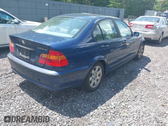 2003 BMW 3 Series 325xi with VIN WBAEU33443PM58806, listed as a IAAI auction lot 42697760 with 180,383 mi miles and . Bid and sale history available at DreamBid. Image 4.