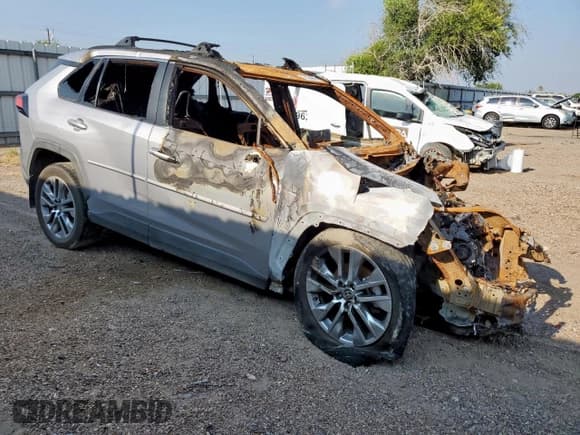 ✅ 2023 Toyota RAV4 XLE Premium • VIN: 2T3C1RFV4PC224798 • Лот: 71798545. Опубликован ранее на Copart с пробегом Не указан. Бесплатный доступ к архиву аукционных продаж из США и подробный отчёт об истории автомобиля на DreamBid. Изображение 4.