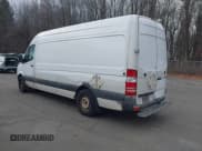 ✅ 2011 Mercedes-Benz Sprinter Cargo • VIN: WD3PE8CB4B5571664 • Lot: 43719367. Wystawiony na IAAI z przebiegiem 298 942 mil. Bezpłatny archiwum sprzedaży aukcyjnych z USA i szczegółowy raport historii pojazdu na DreamBid. Zdjęcie 3.