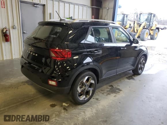 ✅ 2024 Hyundai Venue SEL • VIN: KMHRC8A30RU320524 • Lot: 48223435. Listed on Copart with 7,418 mi. Free auction sales archive from the USA and detailed vehicle history report at DreamBid. Image 3.