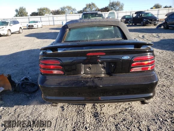 ✅ 1995 Ford Mustang • VIN: 1FALP45T3SF102532 • Lot: 82353865. Wystawiony na Copart z przebiegiem 141 899 mil. Bezpłatny archiwum sprzedaży aukcyjnych z USA i szczegółowy raport historii pojazdu na DreamBid. Zdjęcie 6.