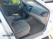 ✅ 2006 Toyota Camry LE • VIN: 4T1BF32K26U624743 • Lot: 42944295. Wystawiony na IAAI z przebiegiem 73 780 mil. Bezpłatny archiwum sprzedaży aukcyjnych z USA i szczegółowy raport historii pojazdu na DreamBid. Zdjęcie 5.