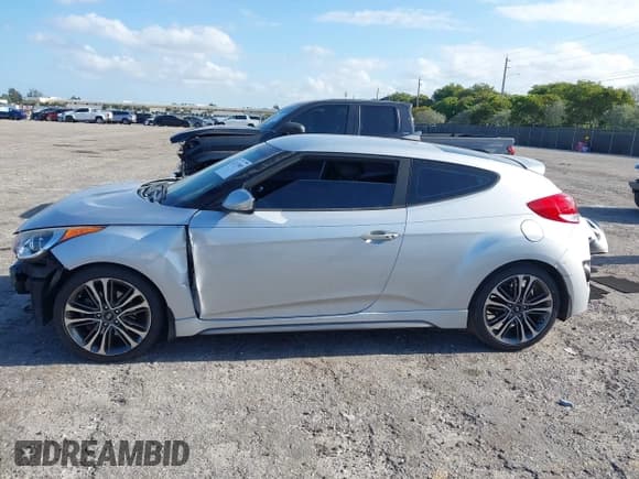 ✅ 2016 Hyundai Veloster Turbo • VIN: KMHTC6AE4GU303847 • Lot: 42113605. Wystawiony na IAAI z przebiegiem 130 416 mil. Bezpłatny archiwum sprzedaży aukcyjnych z USA i szczegółowy raport historii pojazdu na DreamBid. Zdjęcie 15.