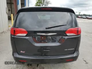 ✅ 2023 Chrysler Voyager LX • VIN: 2C4RC1CG8PR615778 • Lot: 58880294. Wystawiony na Copart z przebiegiem 13 003 mil. Bezpłatny archiwum sprzedaży aukcyjnych z USA i szczegółowy raport historii pojazdu na DreamBid. Zdjęcie 6.