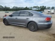 ✅ 2015 Volkswagen Passat S • VIN: 1VWAT7A34FC061790 • Lot: 80907195. Wystawiony na Copart z przebiegiem 140 833 mil. Bezpłatny archiwum sprzedaży aukcyjnych z USA i szczegółowy raport historii pojazdu na DreamBid. Zdjęcie 2.