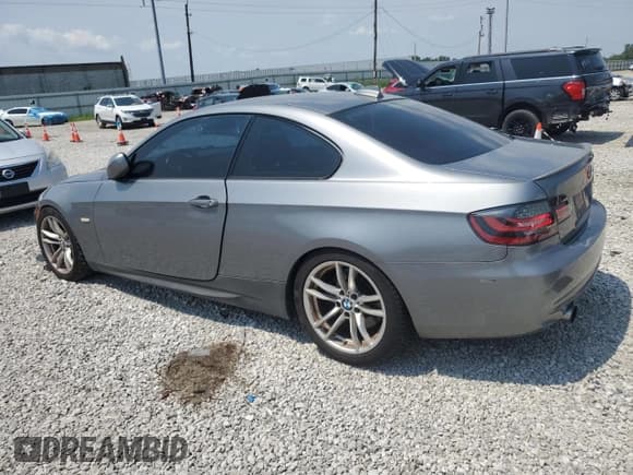 ✅ 2011 BMW 3 Series 335i • VIN: WBAKG7C54BE597970 • Lot: 66807845. Wystawiony na Copart z przebiegiem 100 051 mil. Bezpłatny archiwum sprzedaży aukcyjnych z USA i szczegółowy raport historii pojazdu na DreamBid. Zdjęcie 2.