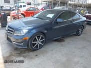 ✅ 2015 Mercedes-Benz C 250 • VIN: WDDGJ4HBXFG390555 • Lot: 42288436. Wystawiony na IAAI z przebiegiem 93 665 mil. Bezpłatny archiwum sprzedaży aukcyjnych z USA i szczegółowy raport historii pojazdu na DreamBid. Zdjęcie 18.