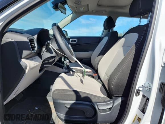 ✅ 2025 Hyundai Venue SEL • VIN: KMHRC8A3XSU346781 • Lot: 86280795. Listed on Copart with 10,134 mi. Free auction sales archive from the USA and detailed vehicle history report at DreamBid. Image 7.