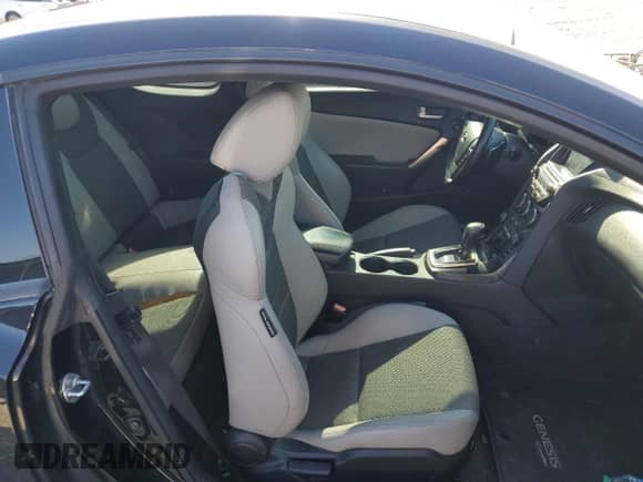 2014 Hyundai Genesis Coupe R-Spec z VIN KMHHT6KD0EU113794, wystawiony jako Copart lot #88302105 z przebiegiem 135 529 mil mil oraz Czysty tytuł • Clean title. Historia ofert i sprzedaży dostępna na DreamBid. Obrazek 10.