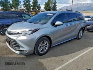 ✅ 2022 Toyota Sienna XLE • VIN: 5TDJRKEC7NS083875 • Lot: 93349815. Listed on Copart with 41,052 mi. Free auction sales archive from the USA and detailed vehicle history report at DreamBid. Image 1.