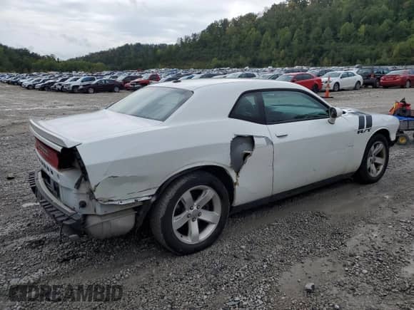 2011 Dodge Challenger R/T z VIN 2B3CJ5DTXBH574956, wystawiony jako Copart lot #72314224 z przebiegiem 58 054 mil mil oraz Szkoda całkowita • Salvage title. Historia ofert i sprzedaży dostępna na DreamBid. Obrazek 3.
