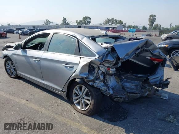 ✅ 2017 Hyundai Sonata SE • VIN: 5NPE24AF3HH579039 • Lot: 39765677. Wystawiony na IAAI z przebiegiem 95 568 mil. Bezpłatny archiwum sprzedaży aukcyjnych z USA i szczegółowy raport historii pojazdu na DreamBid. Zdjęcie 3.