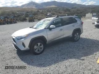 ✅ 2022 Toyota RAV4 Hybrid XLE • VIN: 4T3RWRFV3NU051217 • Lot: 82293655. Wystawiony na Copart z przebiegiem 64 975 mil. Bezpłatny archiwum sprzedaży aukcyjnych z USA i szczegółowy raport historii pojazdu na DreamBid. Zdjęcie 1.