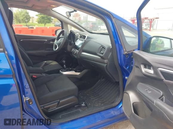 ✅ 2017 Honda Fit EX • VIN: 3HGGK5G74HM702759 • Лот: 42910429. Опубликован ранее на IAAI с пробегом 148 572 миль. Бесплатный доступ к архиву аукционных продаж из США и подробный отчёт об истории автомобиля на DreamBid. Изображение 5.