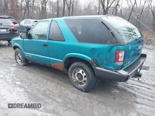 ✅ 1996 Chevrolet Blazer • VIN: 1GNCT18WXTK143881 • Lot: 41193548. Wystawiony na IAAI z przebiegiem 131 172 mil. Bezpłatny archiwum sprzedaży aukcyjnych z USA i szczegółowy raport historii pojazdu na DreamBid. Zdjęcie 3.