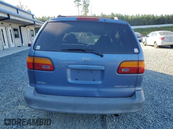 ✅ 1999 Toyota Sienna LE • VIN: 4T3ZF13C8XU108650 • Lot: 74476004. Listed on Copart with 215,060 mi. Free auction sales archive from the USA and detailed vehicle history report at DreamBid. Image 6.