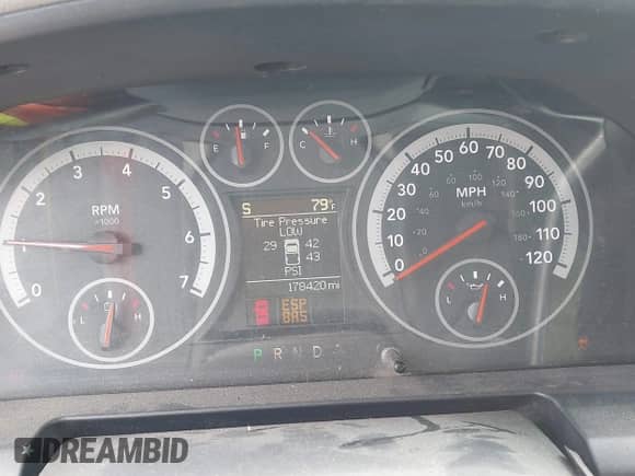 2010 Dodge 1500 Sport z VIN 1D7RV1CT8AS153841, wystawiony jako IAAI lot #42252892 z przebiegiem 178 420 mil mil oraz . Historia ofert i sprzedaży dostępna na DreamBid. Obrazek 7.