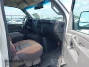 ✅ 2017 Chevrolet Express Cargo • VIN: 1GCWGAFG8H1123017 • Lot: 43123092. Wystawiony na IAAI z przebiegiem 213 109 mil. Bezpłatny archiwum sprzedaży aukcyjnych z USA i szczegółowy raport historii pojazdu na DreamBid. Zdjęcie 5.