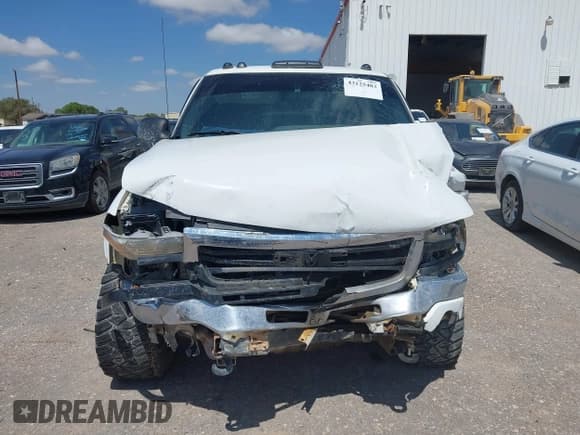 ✅ 2004 GMC Sierra 2500HD • VIN: 1GTHC23264F212696 • Lot: 43125403. Listed on IAAI with 343,427 mi. Free auction sales archive from the USA and detailed vehicle history report at DreamBid. Image 12.