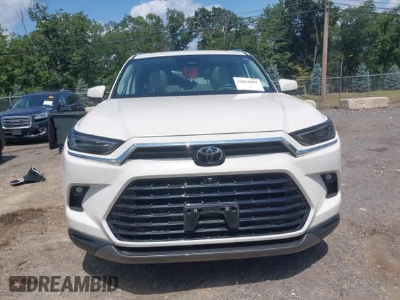 ✅ 2024 Toyota Highlander XLE • VIN: 5TDAAAB59RS005238 • Лот: 42811042. Опубликован ранее на IAAI с пробегом 17 540 миль. Бесплатный доступ к архиву аукционных продаж из США и подробный отчёт об истории автомобиля на DreamBid. Изображение 13.