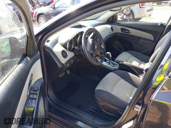 ✅ 2014 Chevrolet Cruze LS • VIN: 1G1PA5SH1E7213574 • Lot: 42711177. Wystawiony na IAAI z przebiegiem 122 397 mil. Bezpłatny archiwum sprzedaży aukcyjnych z USA i szczegółowy raport historii pojazdu na DreamBid. Zdjęcie 6.