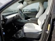 ✅ 2024 Tesla Model Y Long Range • VIN: 7SAYGDEE3RA221844 • Lot: 57672795. Wystawiony na Copart z przebiegiem 20 496 mil. Bezpłatny archiwum sprzedaży aukcyjnych z USA i szczegółowy raport historii pojazdu na DreamBid. Zdjęcie 7.