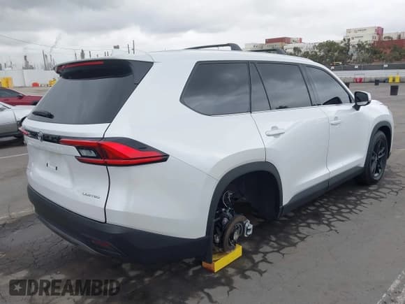 ✅ 2024 Toyota Highlander XLE • VIN: 5TDAAAB50RS068275 • Лот: 42437588. Опубликован ранее на IAAI с пробегом 5 878 миль. Бесплатный доступ к архиву аукционных продаж из США и подробный отчёт об истории автомобиля на DreamBid. Изображение 4.