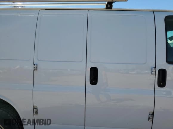 ✅ 2021 Chevrolet Express Cargo • VIN: 1GCWGAFP3M1233886 • Лот: 43017505. Опубликован ранее на Copart с пробегом Не указан. Бесплатный доступ к архиву аукционных продаж из США и подробный отчёт об истории автомобиля на DreamBid. Изображение 11.