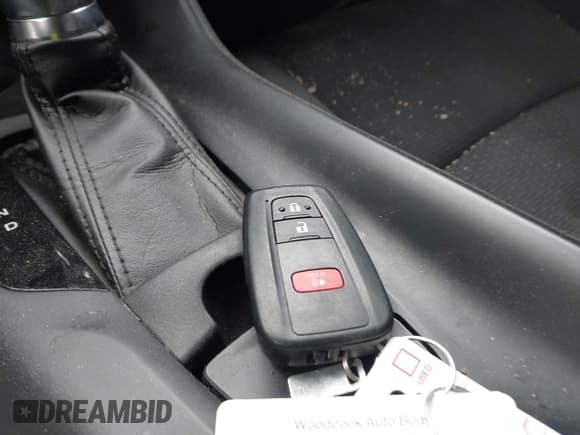 ✅ 2018 Toyota C-HR XLE Premium • VIN: NMTKHMBX4JR060590 • Lot: 43776518. Wystawiony na IAAI z przebiegiem 80 927 mil. Bezpłatny archiwum sprzedaży aukcyjnych z USA i szczegółowy raport historii pojazdu na DreamBid. Zdjęcie 11.