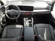 ✅ 2025 Kia Sorento X-Line EX • VIN: 5XYRHDJF8SG360608 • Lot: 65205815. Wystawiony na Copart z przebiegiem 2 444 mil. Bezpłatny archiwum sprzedaży aukcyjnych z USA i szczegółowy raport historii pojazdu na DreamBid. Zdjęcie 8.