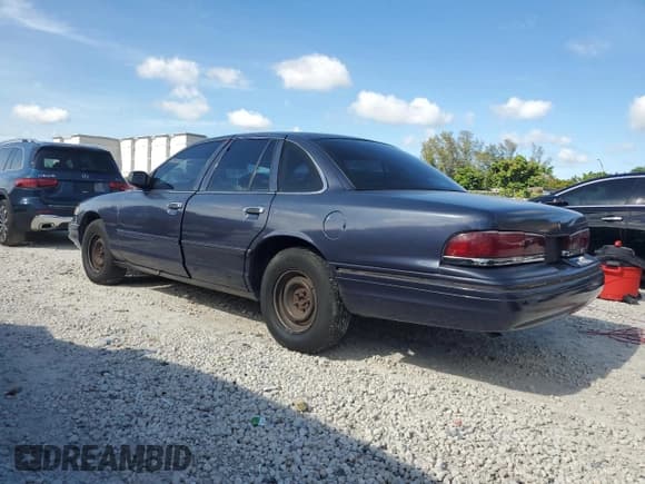 ✅ 1996 Ford Crown Victoria Police • VIN: 2FALP71W3TX170322 • Лот: 60784005. Опубликован ранее на Copart с пробегом 169 836 миль. Бесплатный доступ к архиву аукционных продаж из США и подробный отчёт об истории автомобиля на DreamBid. Изображение 2.