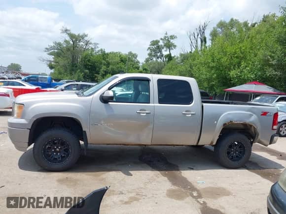 ✅ 2008 GMC Sierra 1500 SLT • VIN: 3GTEK13J18G217512 • Lot: 42668985. Listed on IAAI with 258,854 mi. Free auction sales archive from the USA and detailed vehicle history report at DreamBid. Image 14.