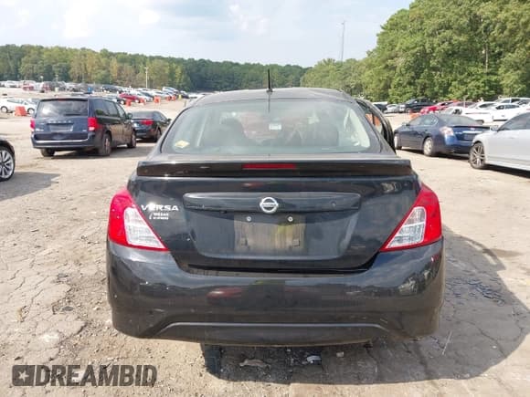 ✅ 2019 Nissan Versa S Plus • VIN: 3N1CN7AP8KL815395 • Лот: 43241003. Опубликован ранее на IAAI с пробегом 71 586 миль. Бесплатный доступ к архиву аукционных продаж из США и подробный отчёт об истории автомобиля на DreamBid. Изображение 16.