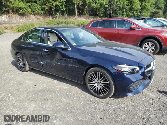 ✅ 2022 Mercedes-Benz C 300 • VIN: W1KAF4HB0NR019639 • Lot: 70110945. Wystawiony na Copart z przebiegiem 34 747 mil. Bezpłatny archiwum sprzedaży aukcyjnych z USA i szczegółowy raport historii pojazdu na DreamBid. Zdjęcie 4.