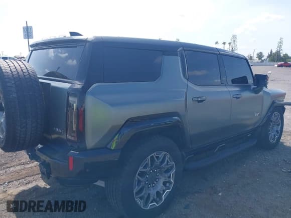 ✅ 2024 GMC Hummer EV 3X • VIN: 1GKB0RDC3RU101111 • Lot: 41857994. Wystawiony na IAAI z przebiegiem 16 246 mil. Bezpłatny archiwum sprzedaży aukcyjnych z USA i szczegółowy raport historii pojazdu na DreamBid. Zdjęcie 4.