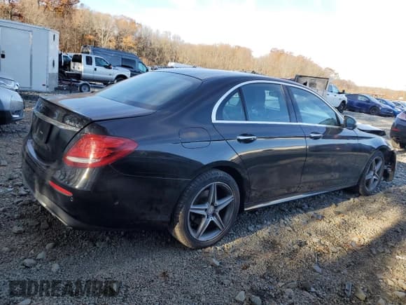✅ 2017 Mercedes-Benz E 300 Luxury • VIN: WDDZF4KB1HA123636 • Lot: 92111815. Listed on Copart with 121,655 mi. Free auction sales archive from the USA and detailed vehicle history report at DreamBid. Image 3.