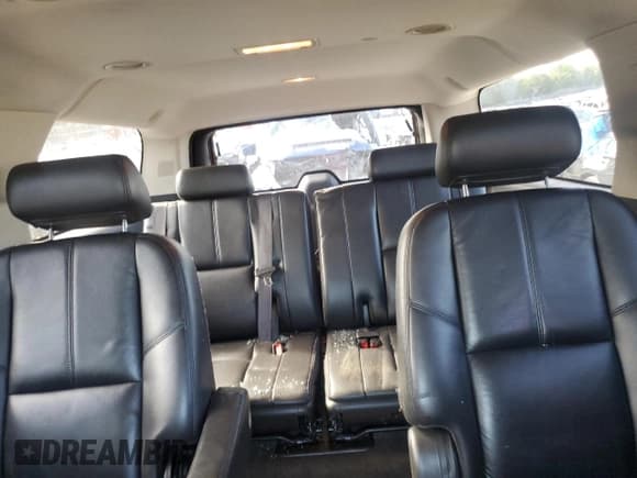 ✅ 2010 Chevrolet Suburban LT • VIN: 1GNUKJE37AR170428 • Lot: 67752034. Wystawiony na Copart z przebiegiem 248 358 mil. Bezpłatny archiwum sprzedaży aukcyjnych z USA i szczegółowy raport historii pojazdu na DreamBid. Zdjęcie 10.