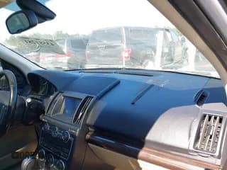 ✅ 2014 Land Rover LR2 • VIN: SALFR2BGXEH383596 • Lot: 43581281. Listed on IAAI with 102,000 mi. Free auction sales archive from the USA and detailed vehicle history report at DreamBid. Image 5.