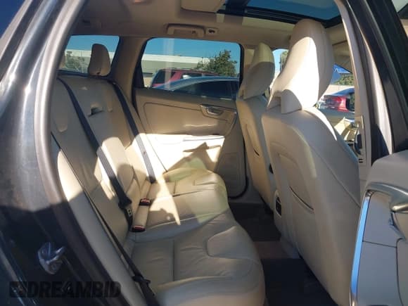 ✅ 2014 Volvo XC60 3.2L • VIN: YV4952DL5E2521300 • Lot: 43582534. Listed on IAAI with 58,190 mi. Free auction sales archive from the USA and detailed vehicle history report at DreamBid. Image 8.