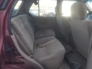 ✅ 2002 Isuzu Rodeo S • VIN: 4S2DM58W824313096 • Lot: 77951364. Wystawiony na Copart z przebiegiem 127 470 mil. Bezpłatny archiwum sprzedaży aukcyjnych z USA i szczegółowy raport historii pojazdu na DreamBid. Zdjęcie 11.