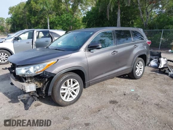 ✅ 2015 Toyota Highlander LE Plus • VIN: 5TDZKRFHXFS113026 • Lot: 42642125. Wystawiony na IAAI z przebiegiem 58 789 mil. Bezpłatny archiwum sprzedaży aukcyjnych z USA i szczegółowy raport historii pojazdu na DreamBid. Zdjęcie 2.