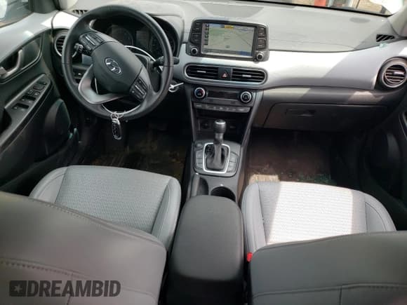 ✅ 2020 Hyundai Kona Ultimate • VIN: KM8K53A59LU429958 • Лот: 54653084. Опубликован ранее на Copart с пробегом 27 298 миль. Бесплатный доступ к архиву аукционных продаж из США и подробный отчёт об истории автомобиля на DreamBid. Изображение 8.