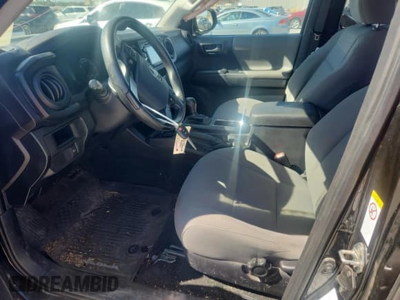 ✅ 2019 Toyota Tacoma SR5 • VIN: 5TFSZ5AN6KX199684 • Lot: 89827315. Listed on Copart with 69,122 mi. Free auction sales archive from the USA and detailed vehicle history report at DreamBid. Image 7.