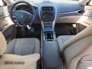 ✅ 2016 Lincoln MKZ • VIN: 3LN6L2JK5GR620183 • Лот: 86130385. Опубликован ранее на Copart с пробегом 40 080 миль. Бесплатный доступ к архиву аукционных продаж из США и подробный отчёт об истории автомобиля на DreamBid. Изображение 8.